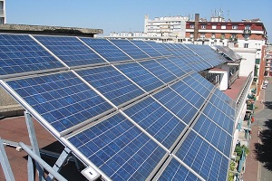 גג סולארי על בניין משותף